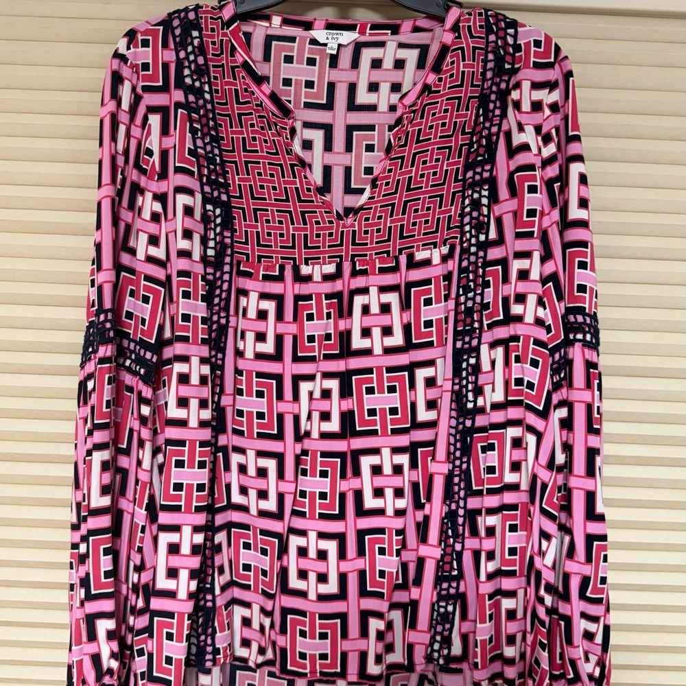Crown & Ivy Pink and Black Graphic Long Sleeve Blouse